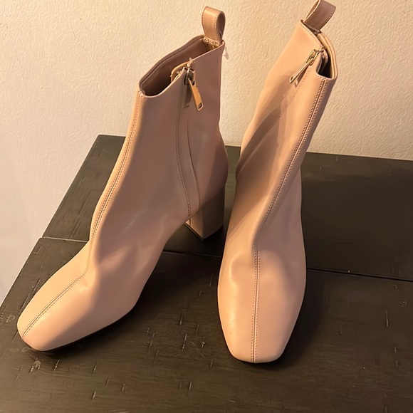 Cream faux leather booties H&M NWOT - Picture 1 of 7